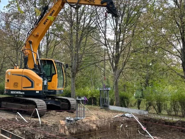 Terrassement réalisé en vue de la création d’une plateforme destinée à l’implantation d’une antenne relais à Soissons, Soissons, Joachim Services