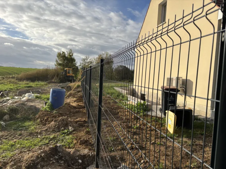 Pose de clôture et aménagement d'une cours extérieure, Soissons, Joachim Services