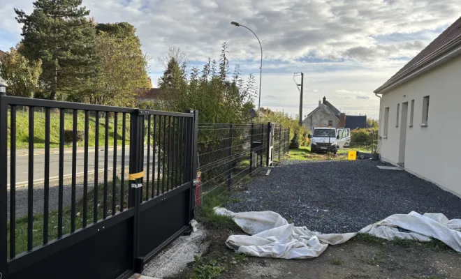 Pose de clôture et aménagement d'une cours extérieure, Soissons, Joachim Services